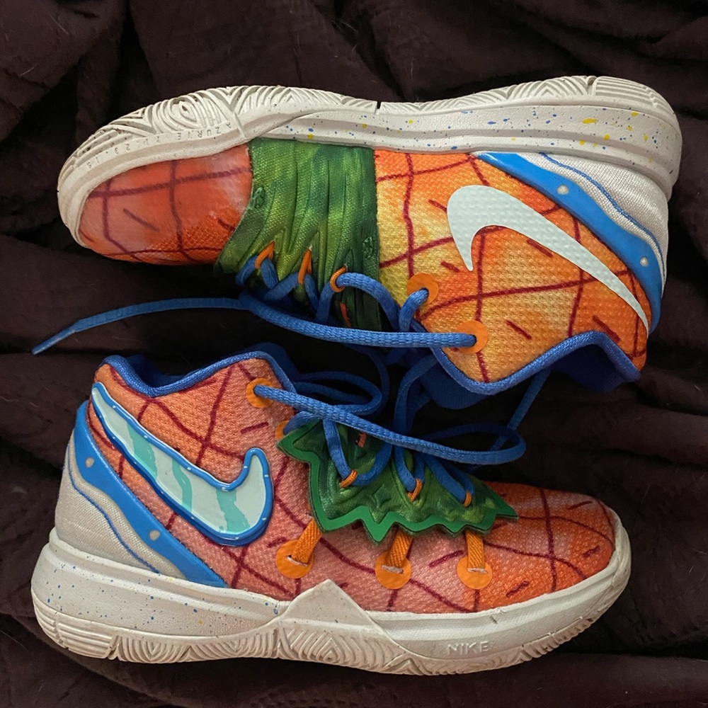 Nike Kyrie 5 spongebob pineapple house.